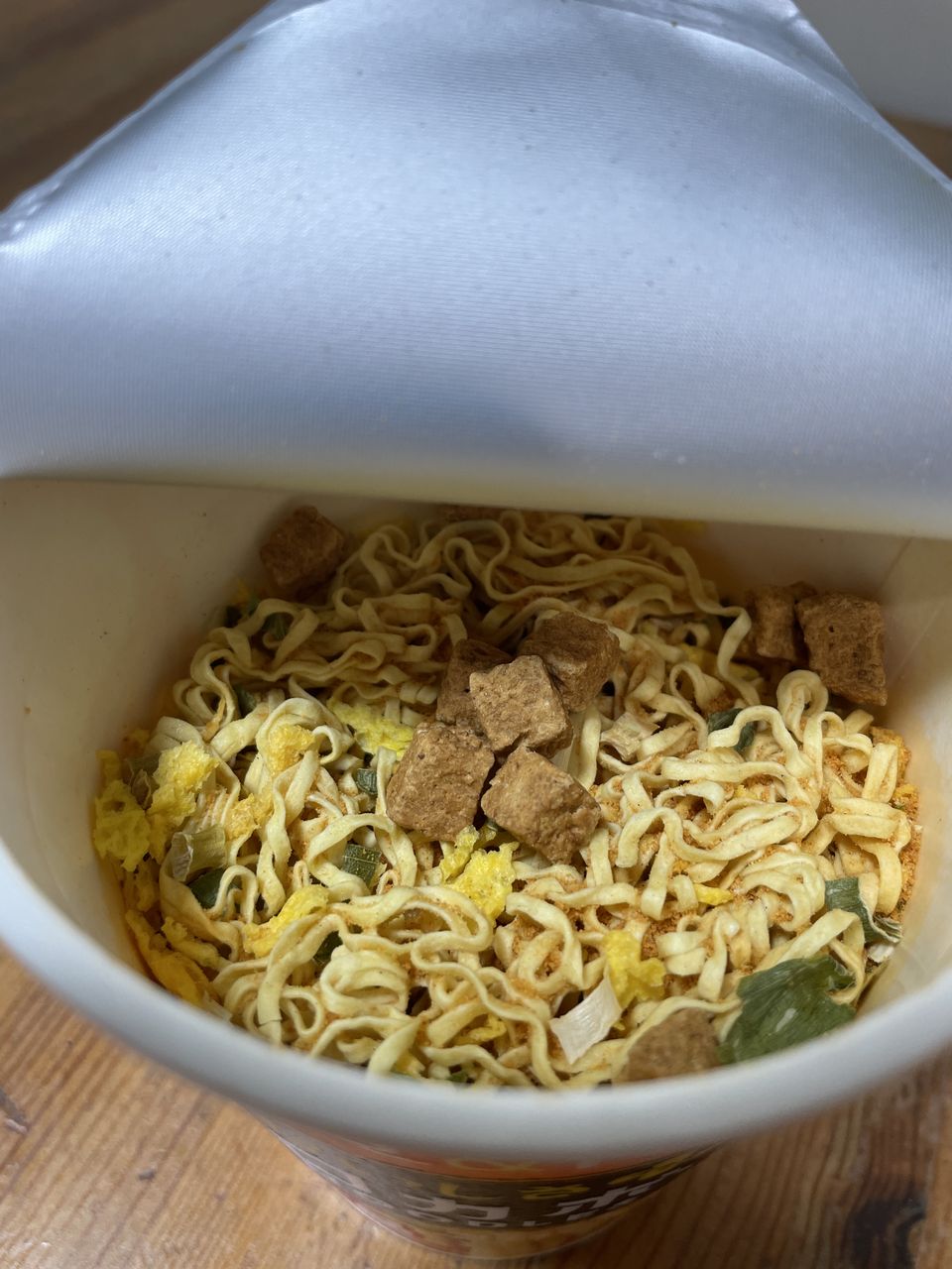 明星 ロカボNOODLESおいしさプラス ピリ辛酸辣湯のレビュー