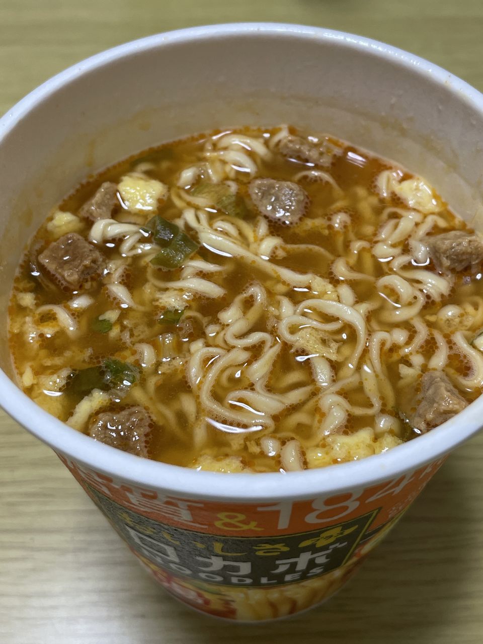 明星 ロカボNOODLESおいしさプラス ピリ辛酸辣湯の出来上がり