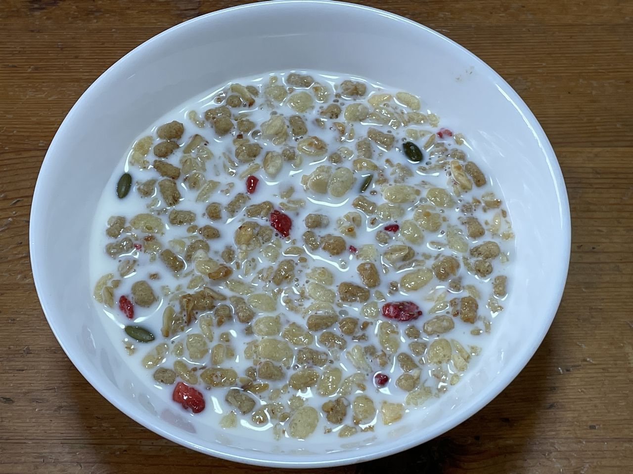 カルビー フルグラ 食後の血糖値ケア 350gの1食分(50g)に牛乳200mlを混ぜたところ