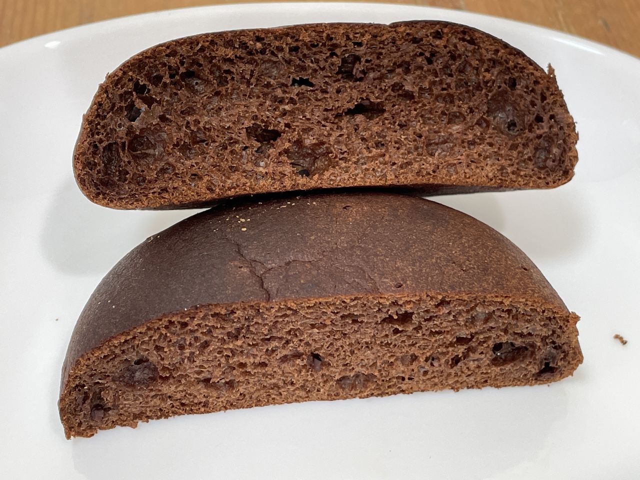 ZENB BRED まるごと豆粉パン カカオの断面