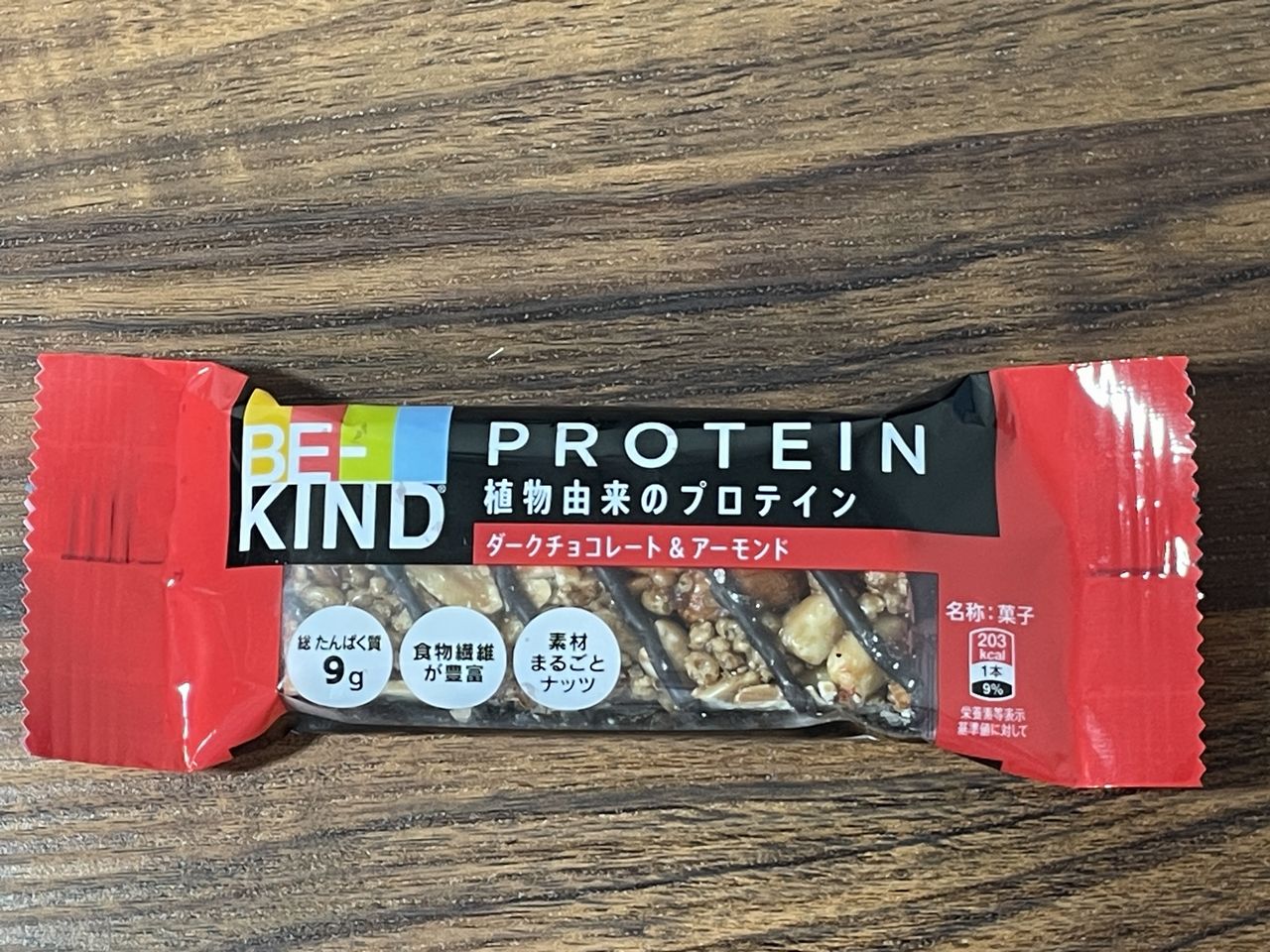 BE-KINDのプロテイン ダークチョコレート＆アーモンド