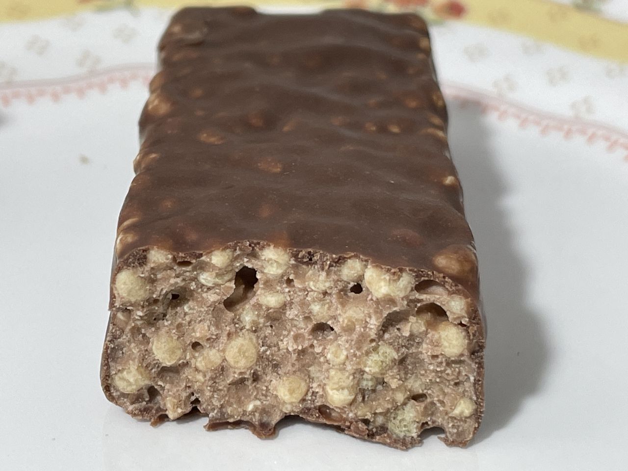 ネイチャーラボ クレバー プロテインバー 塩チョコレートの断面