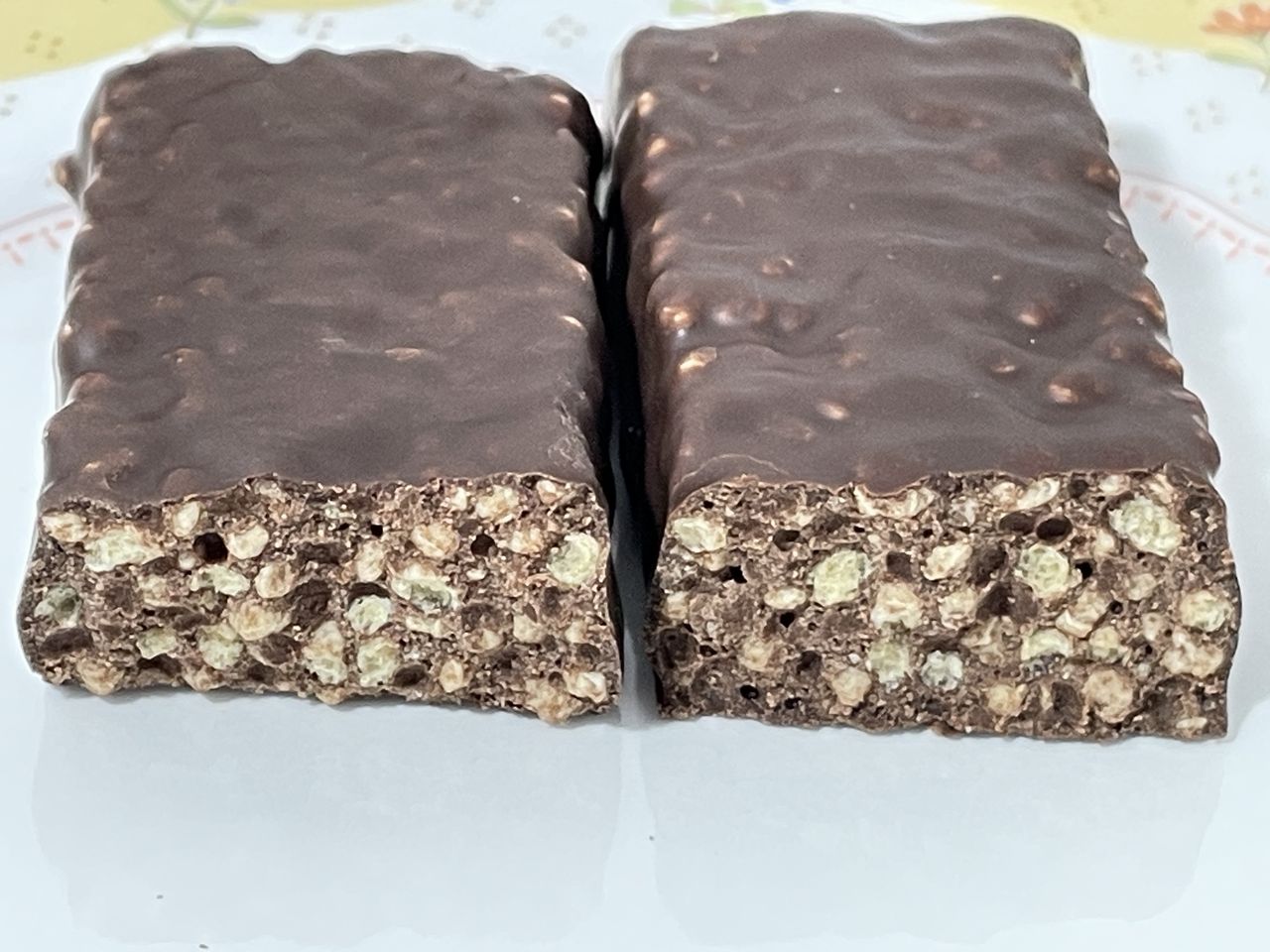 ネイチャーラボ クレバー プロテインバー ビターチョコレートの断面