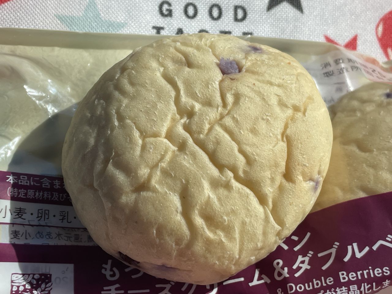 ローソン もっちりとしたパン チーズクリーム＆ダブルベリー 2個入のレビュー