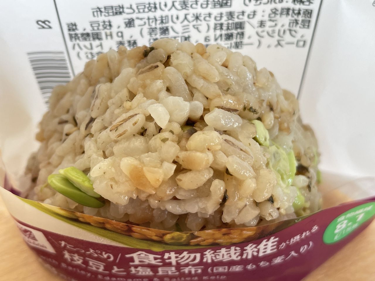 ローソン 枝豆と塩昆布のもち麦入りおにぎりのレビュー
