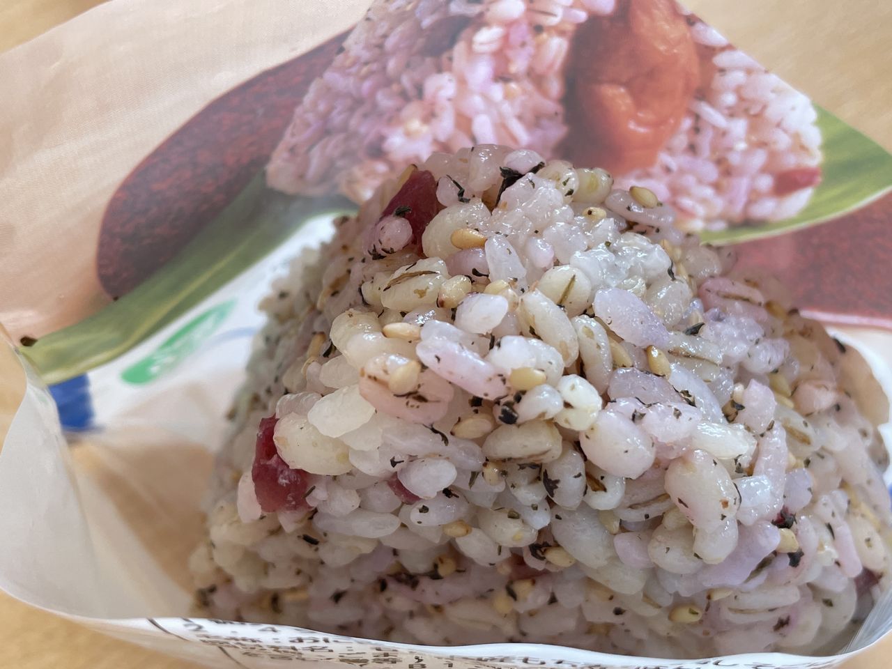 ローソンのたっぷり食物繊維が摂れる梅しそごはんおにぎりのレビュー