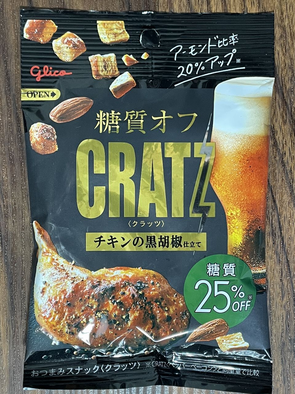グリコの糖質オフクラッツ チキンの黒胡椒仕立て