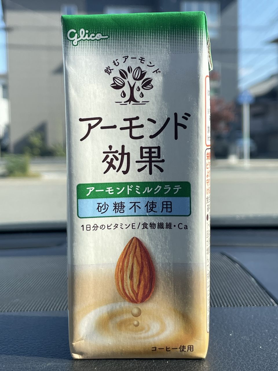 グリコのアーモンド効果 アーモンドミルクラテ 砂糖不使用 200ml