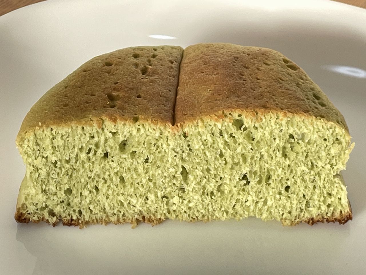 D-PLUS 抹茶香るSOYブレッドの断面