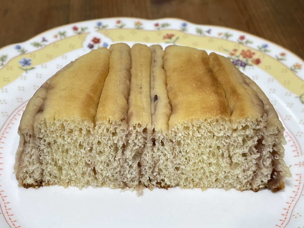 D-PLUS しっとり紫芋のSOYブレッドの断面