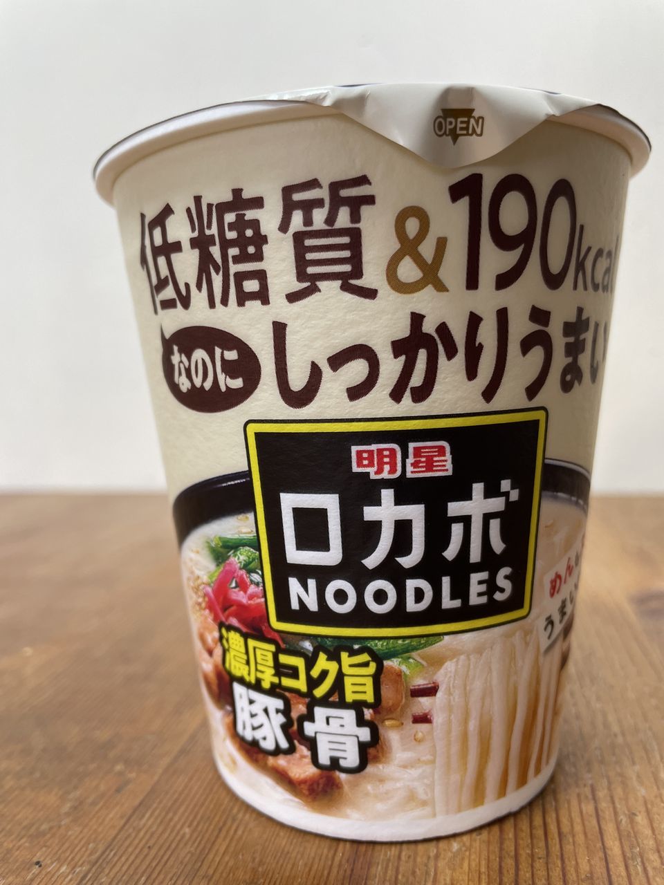 明星のロカボNOODLES 濃厚コク旨豚骨