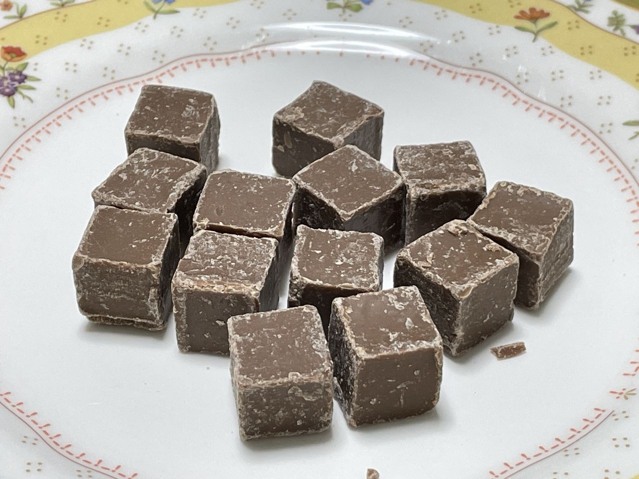 エスセレクト キューブチョコ ミルク風味のレビュー