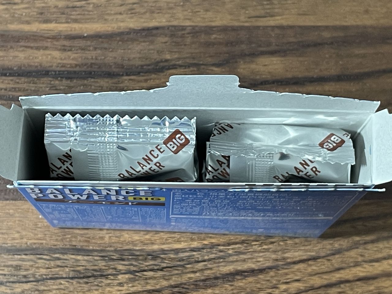 ヘルシークラブ バランスパワービッグ アーモンドの箱を開けたところ