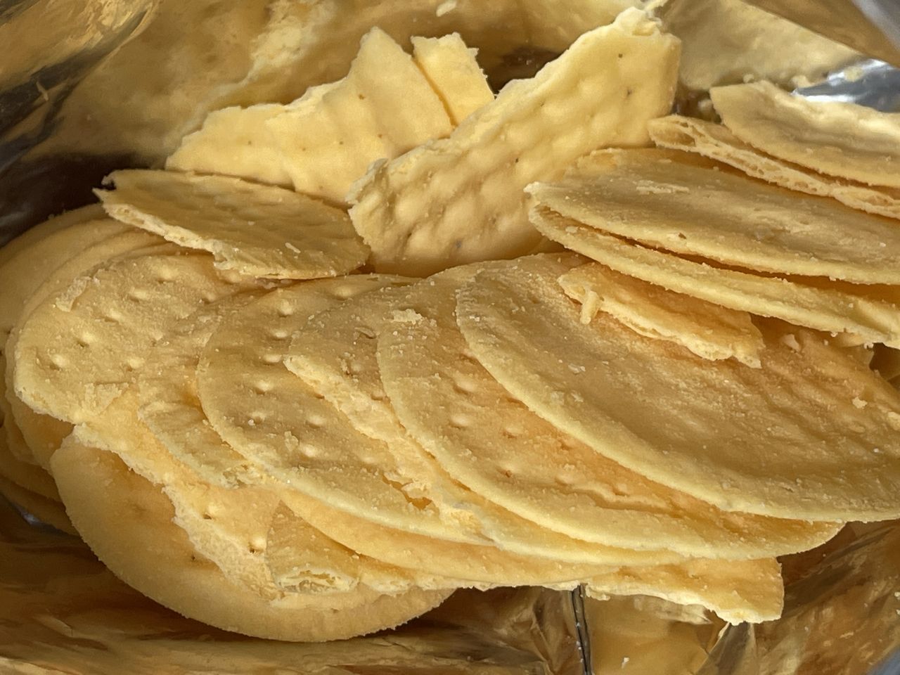 ローソン パリパリ食感の3種のチーズチップスのレビュー