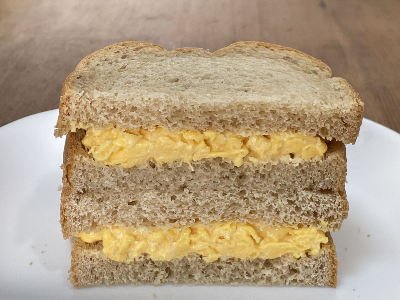 ヤマザキの糖質ひかえめブレッド 6枚スライスでたまごサンド